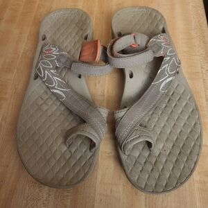 Columbia Omni Grip Tan Sandals with salmon flower details